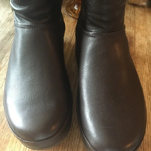 EUC FitFlop Dark Brown Leather Crush Boot Zipper Closure & Microwabbleboard Sole - Picture 5 of 12